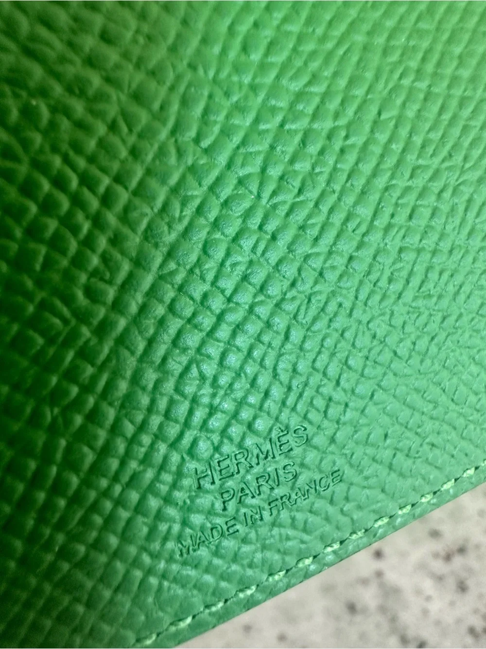 🦜RARE FIND🦜 Hermes Green Leather Passport Holder with Corner Snap